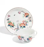 Tasse und Unterschale mit Kakiemondekor by Meissen, 1735-40, Porzellan, farbig dekoriert, sold Jan 2020