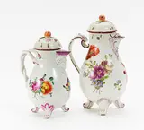 Ludwigsburg, 2 Kaffeekannen mit Blumendekor