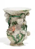 Schneeballenvase mit Singvogel by Meissen, Porzellan, farbig staffiert, sold May 2018