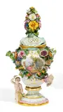 Potpourrivase mit Watteauszene by Meissen, Porzellan, farbig und gold staffiert, sold May 2018