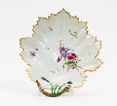Blattschale by Höchst, Porzellan, farbig und gold staffiert, sold Jan 2019