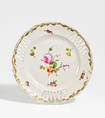 Durchbruchteller mit Blumendekor by Kpm, 19.Jh, Porzellan, farbig und gold staffiert, sold Nov 2018