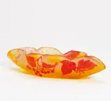 Längliche Schale mit Elsbeeren by Émile Gallé, Um 1904-06, Farbloses Glas, partiell gelb hinterfangen mit hellrotem Überfang, sold Nov 2018