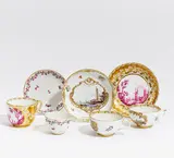 Meissen u.a, 3 Tassen mit Ut, 1 Einzelne Tasse, Porzellan, farbig und gold dekoriert