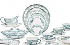 Meissen, 88 Teile aus dem 'Flügelmuster-Service', Vor 1924, Porzellan mit Unterglasurdekor in Blau und Seladon