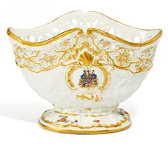 Flaschenständer aus dem Schwanenservice für Heinrich Graf von Brühl by Meissen, Ausformung um 1741-1742, Porzellan, farbig und gold dekoriert, sold Nov 2018