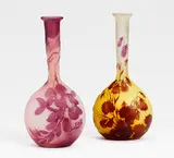 Soliflore mit Floralem Dekor by Émile Gallé, Farbloses Glas, milchig und violett hinterfangen, sold Jan 2019