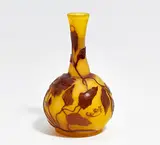 Kleine Soliflore mit Clematis by Émile Gallé, Um 1903/04, Farbloses Glas, gelb hinterfangen, sold Jan 2020