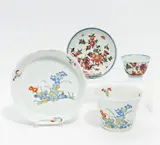Koppchen und Unterschale mit asiatischem Dekor by Meissen, 18./19.Jh, Porzellan mit blauem Unterglasurdekor, farbig überdekoriert, sold May 2019