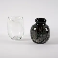 Lubomir Hora, Vase, Klarglas, unregelmäßig geblasen, Milchglasschleier