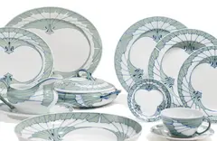 15 Teile aus dem 'Flügelmuster-Service' by Meissen, Vor 1924, Porzellan mit Unterglasurdekor in Blau und Seladon, sold May 2019