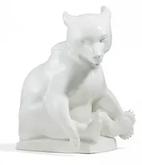 Großer Bär by Meissen, nach 1946, Porzellan, weiß, sold May 2019