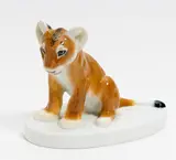 Löwenjunges by Meissen, 1924-1934, Porzellan, farbiges Dekor, sold May 2019
