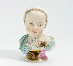 Große Mädchenbüste by Meissen, Vor 1924, Porzellan, farbig und gold staffiert, sold May 2019