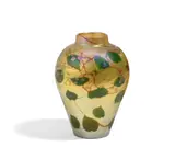Louis Comfort Tiffany, Zwei kleine Balustervasen mit irisierenden Dekoren