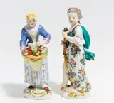 Mädchen mit Fagott und Gemüsehändlerin aus den 'Cris de Paris' by Meissen, Porzellan, farbig und gold staffiert, sold Jan 2020