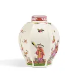 Meissen, Hexagonale Teedose mit indianischen Blumen und Stadler-Chinesen, Um 1730/35, Porzellan, farbig staffiert
