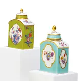 Teedose mit grünem<br /> &amp; Teedose mit türkisem Fond und Blumenkartuschen by Meissen, 1. Hälfte 18. Jh, Porzellan, farbig staffiert, gold dekoriert, sold May 2025