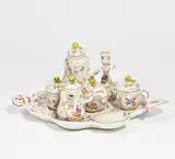 Schokoladenservice à deux mit Blumenbouquets by Meissen, Um 1750/60, Porzellan, farbig und gold dekoriert, sold May 2020