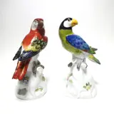 Zwei Papageien auf Stamm by Meissen, Porzellan, farbig staffiert, sold Nov 2019