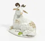 Meissen, Kleiner Schafbock, 18. Jh, Porzellan, sparsam farbig staffiert