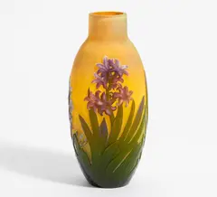 Vase mit Hyazinthen by Émile Gallé, Um 1925-1930, Farbloses Glas, gelb hinterfangen, sold Nov 2019