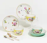 3 Tassen und Ut mit Blumendekor by Meissen, Porzellan, farbig und gold staffiert, sold Jan 2020