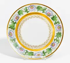 Teller mit Passionsblumendekor by Kpm, Porzellan, farbig und gold staffiert, sold Jan 2020