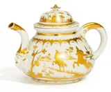 Teekanne mit radiertem Golddekor by Meissen, Um 1720/25, Porzellan, gold dekoriert, sold Nov 2019