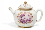 Meissen, Teekanne mit Akanthusrelief und Hausmalereidekor, Um 1720, Porzellan, farbig und gold dekoriert