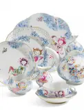 Teeservice "Sommernachtstraum" für sechs Personen by Meissen, Porzellan mit blauem Unterglasurdekor, farbig und gold staffiert, sold May 2020