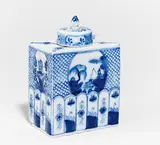 Teedose mit angelndem Chinesen by Meissen, Um 1740, Porzellan mit blauem Unterglasurdekor, sold May 2020