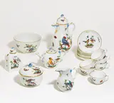 Kaffee- und teeservice mit reichem Vogeldekor by Meissen, Um 1760/70, Porzellan, farbig und gold dekoriert, sold May 2020