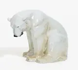 Sitzender Eisbär by Meissen, Vor 1924, Porzellan mit sparsamem Unterglasurdekor, sold Nov 2020