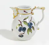 Kleine Kanne mit Früchten und Insekten by Meissen, Um 1740, Porzellan, farbig und gold dekoriert, sold Nov 2020