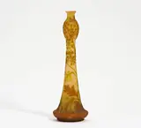 Vase mit Blütenstauden by Émile Gallé, 1904-1906, Farbloses Glas, milchig weiß und rosa hinterfangen, sold May 2022