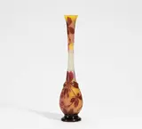 Soliflore mit Weinranken by Émile Gallé, 1918-1936, Farbloses Glas, milchig weiß und gelb hinterfangen, sold May 2022