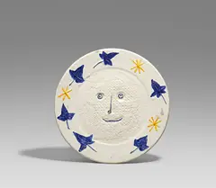 Face with leaves by Pablo Picasso, 1956, Weißes Steingut, partiell farbig gefasst und glasiert; ceramic, Madoura edition, sold Dec 2020