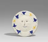 Face with leaves by Pablo Picasso, 1956, Weißes Steingut, partiell farbig gefasst und glasiert; ceramic, Madoura edition, sold Dec 2020
