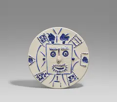 Face in a square by Pablo Picasso, 1956, Weißes Steingut, partiell farbig gefasst und glasiert; ceramic, Madoura edition, sold Dec 2020