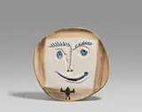 Face with tie by Pablo Picasso, 1960, Weißes Steingut, partiell farbig gefasst und glasiert; ceramic, Madoura edition, sold Dec 2020