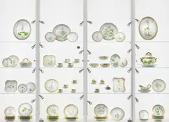 Royal Copenhagen, Außergewöhnlich umfangreiches Service 'Flora Danica', Porzellan, farbig und gold staffiert