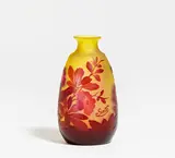 Kleine Vase mit blühenden Zweigen by Émile Gallé, 1920er Jahre, Farbloses Glas, gelb hinterfangen, sold Jun 2021