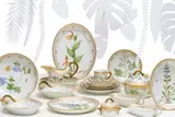 Service "Flora Danica" by Royal Copenhagen, Porzellan, farbig und gold staffiert, sold Jun 2021