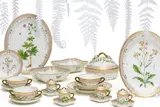 Service "Flora Danica" by Royal Copenhagen, 2. Hälfte 20.Jh, Porzellan, farbig und gold staffiert, sold Jun 2021