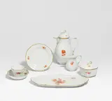 Meissen, Kaffeeservice mit Reliefdekor und Eisenroten Blumen, Porzellan, eisenrot und gold staffiert