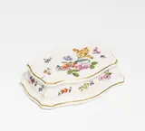 Meissen, Kleines Podest mit Blumendekor, Porzellan, farbig und gold staffiert