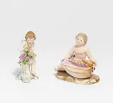 Meissen, Amoretto mit Salzmuschel und Putto Vogelküken Fütternd, Porzellan, farbig und gold staffiert