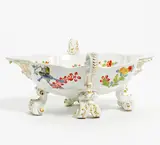 Meissen, Sauciere mit Kakiemondekor, Um 1750, Porzellan, farbig und gold staffiert