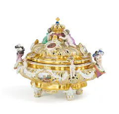 Meissen, Kronenterrine, sogenanntes Drüselkästchen der Maria Josepha, 1973, Porzellan, farbig und gold staffiert. Innen vollständig vergoldet